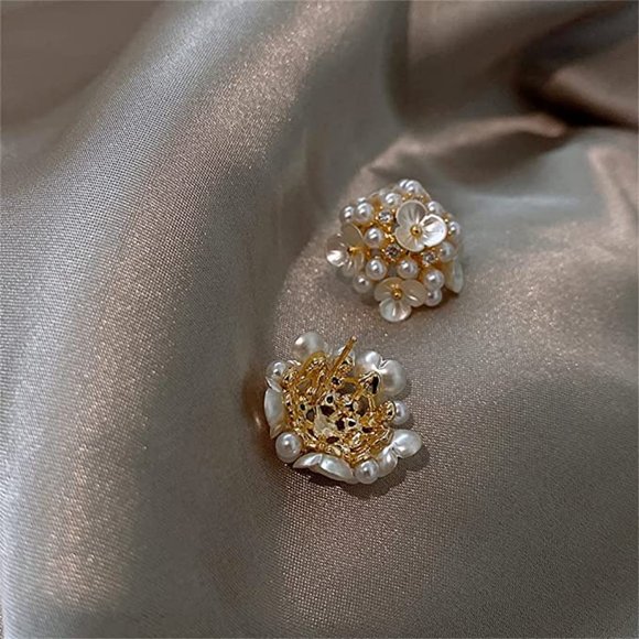 Flower Pearl Stud Earrings - Picture 3 of 3